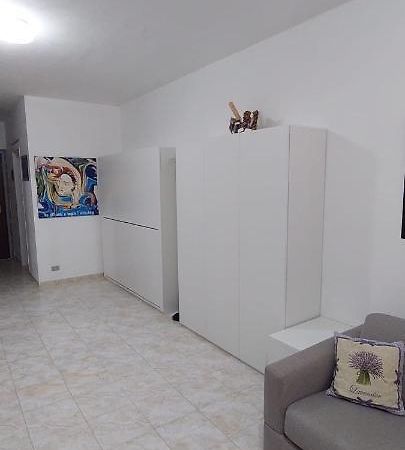 Apartamento Ampio Monolocale Con Terrazzo - A 2 Passi Dal Mare Latte Exterior foto
