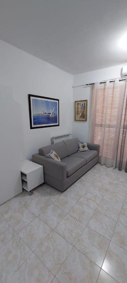 Apartamento Ampio Monolocale Con Terrazzo - A 2 Passi Dal Mare Latte Exterior foto