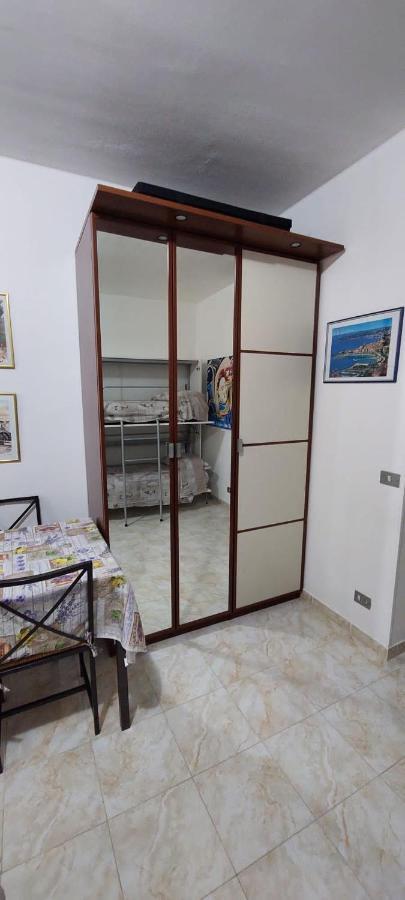 Apartamento Ampio Monolocale Con Terrazzo - A 2 Passi Dal Mare Latte Exterior foto
