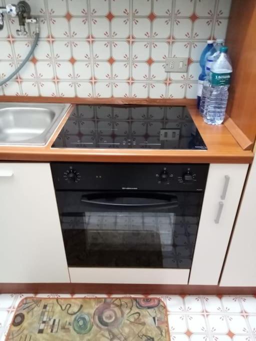 Apartamento Ampio Monolocale Con Terrazzo - A 2 Passi Dal Mare Latte Exterior foto